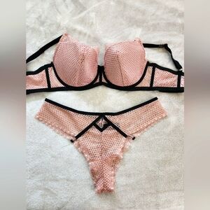Victoria's Secret 36DD bra & XL panty set.